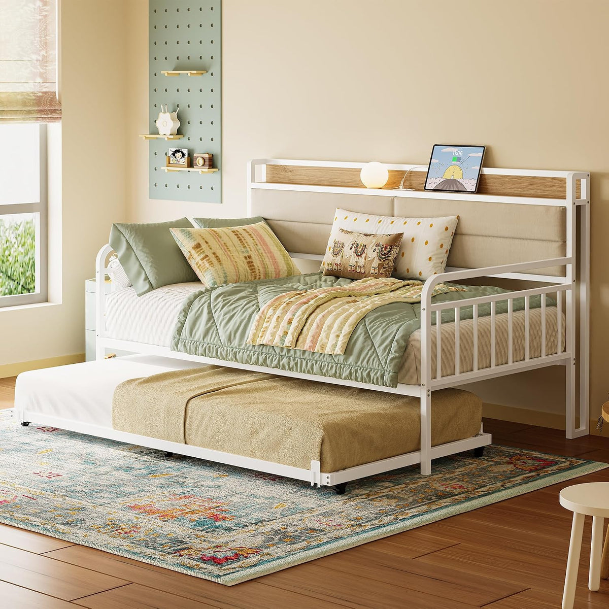 White Metal Daybed with Trundle